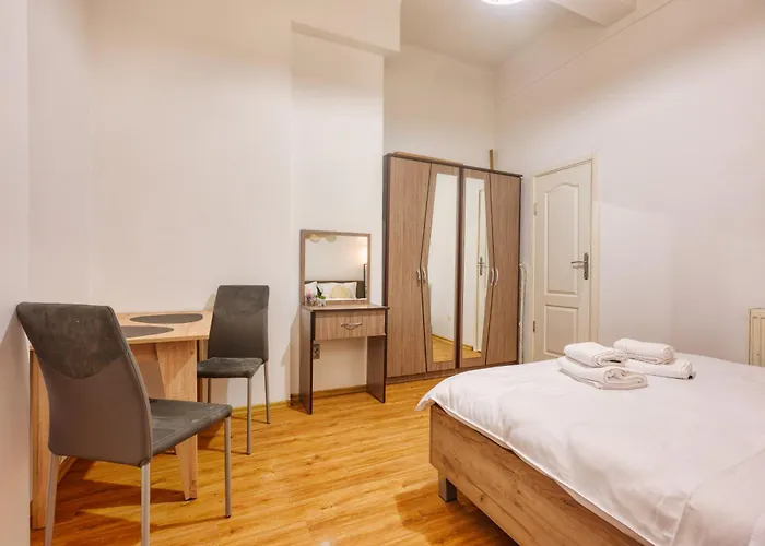 Quiet Spacious Near Old Town - Brezoianu 9 - Pumo Apartment Bucharest