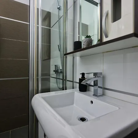 Appartement Quiet Spacious Near Old Town - Brezoianu 9 - Pumo