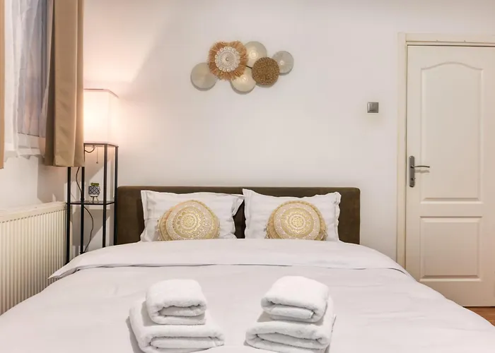 Quiet Spacious Near Old Town - Brezoianu 9 - Pumo * Bucureşti
